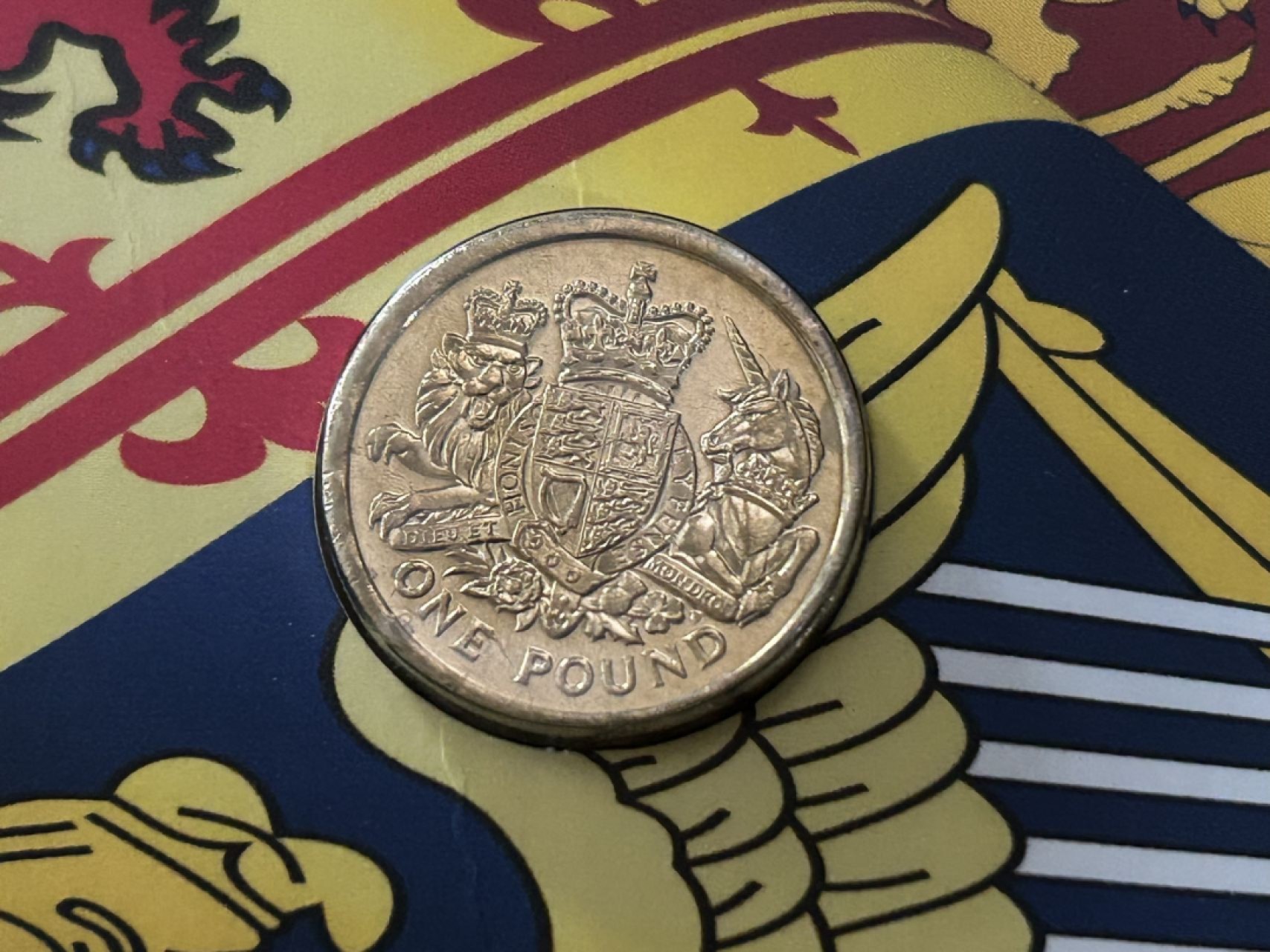 收藏联盟Quantum Auction 第210期拍卖 邮币专场 2015年英国1镑BU硬币封