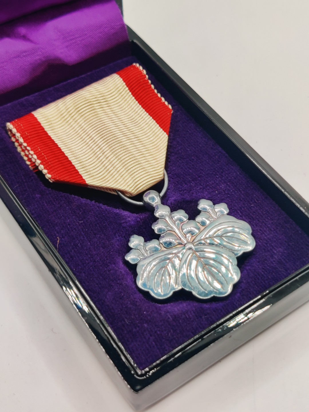 全场0元起拍 第16期 咸鱼国勋章拍卖专场 11月23日（周三）下午6：00开始 日本战后八等白叶章 银制