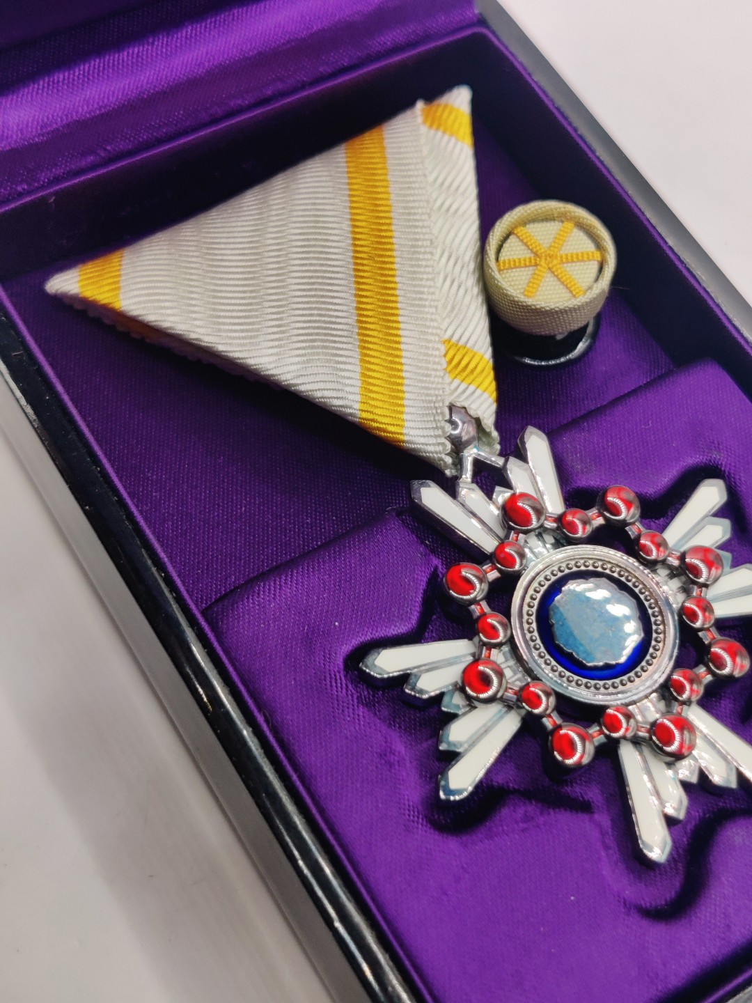 全场0元起拍 第16期 咸鱼国勋章拍卖专场 11月23日（周三）下午6：00开始 美品 六等瑞宝章 银制