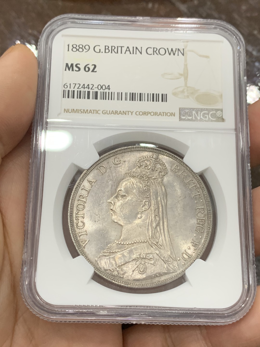 《竞宝斋》第118场-周日，周一 ，2场连拍（全场包邮） NGC MS62 英国 1889年 维多利亚高冠 马剑银币 状态极好