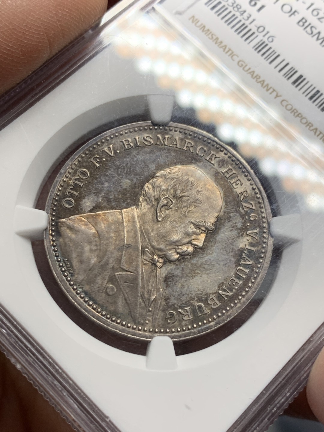 《竞宝斋》第118场-周日，周一 ，2场连拍（全场包邮） NGC-MS61 德国1898年俾斯麦逝世纪念银章，这是俾斯麦逝世银章少见的一款。厚重黑色包浆，非常漂亮