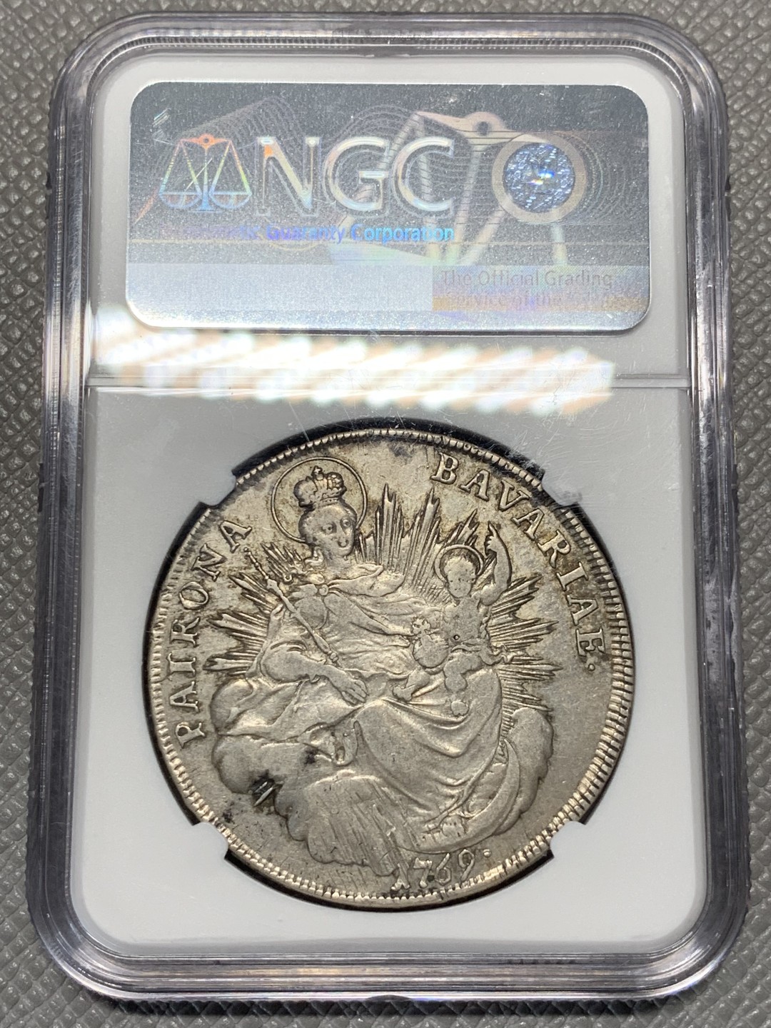 《竞宝斋》第118场-周日，周一 ，2场连拍（全场包邮） NGC AU50 德国 巴伐利亚 1769年 马克西米利安 圣母抱婴 泰勒 大银币 有分不容易