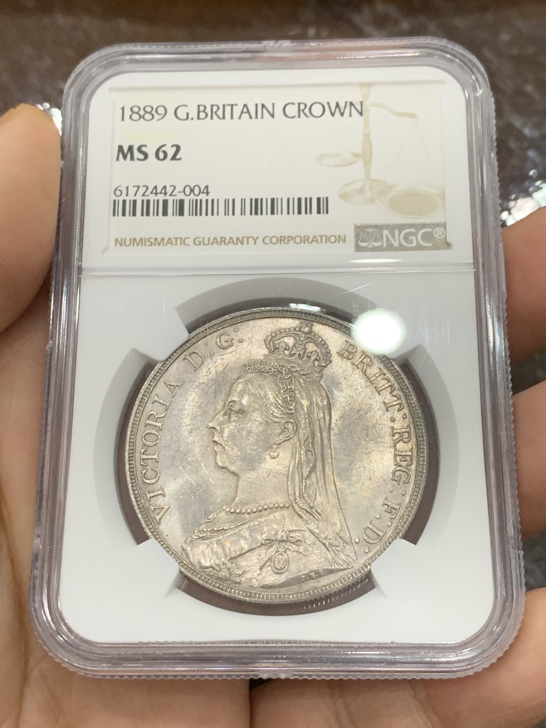 《竞宝斋》第118场-周日，周一 ，2场连拍（全场包邮） NGC MS62 英国 1889年 维多利亚高冠 马剑银币 状态极好
