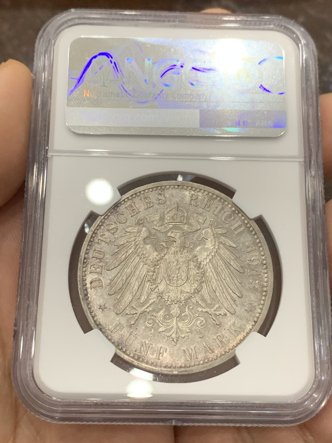 《竞宝斋》第118场-周日，周一 ，2场连拍（全场包邮） NGC MS62 德国汉堡1913年双狮5马克银币五彩镜面底板