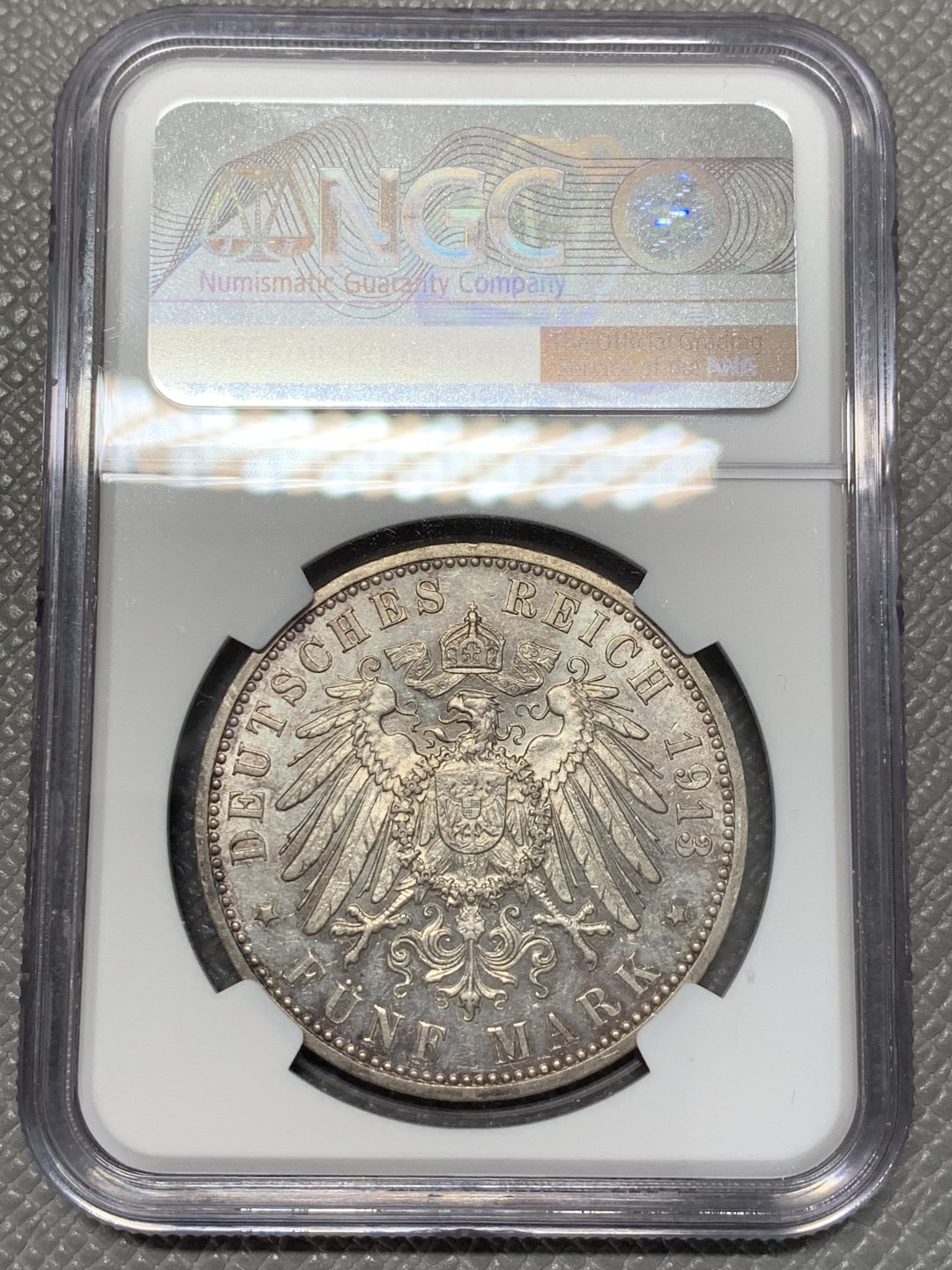 《竞宝斋》第118场-周日，周一 ，2场连拍（全场包邮） NGC MS62 德国汉堡1913年双狮5马克银币五彩镜面底板