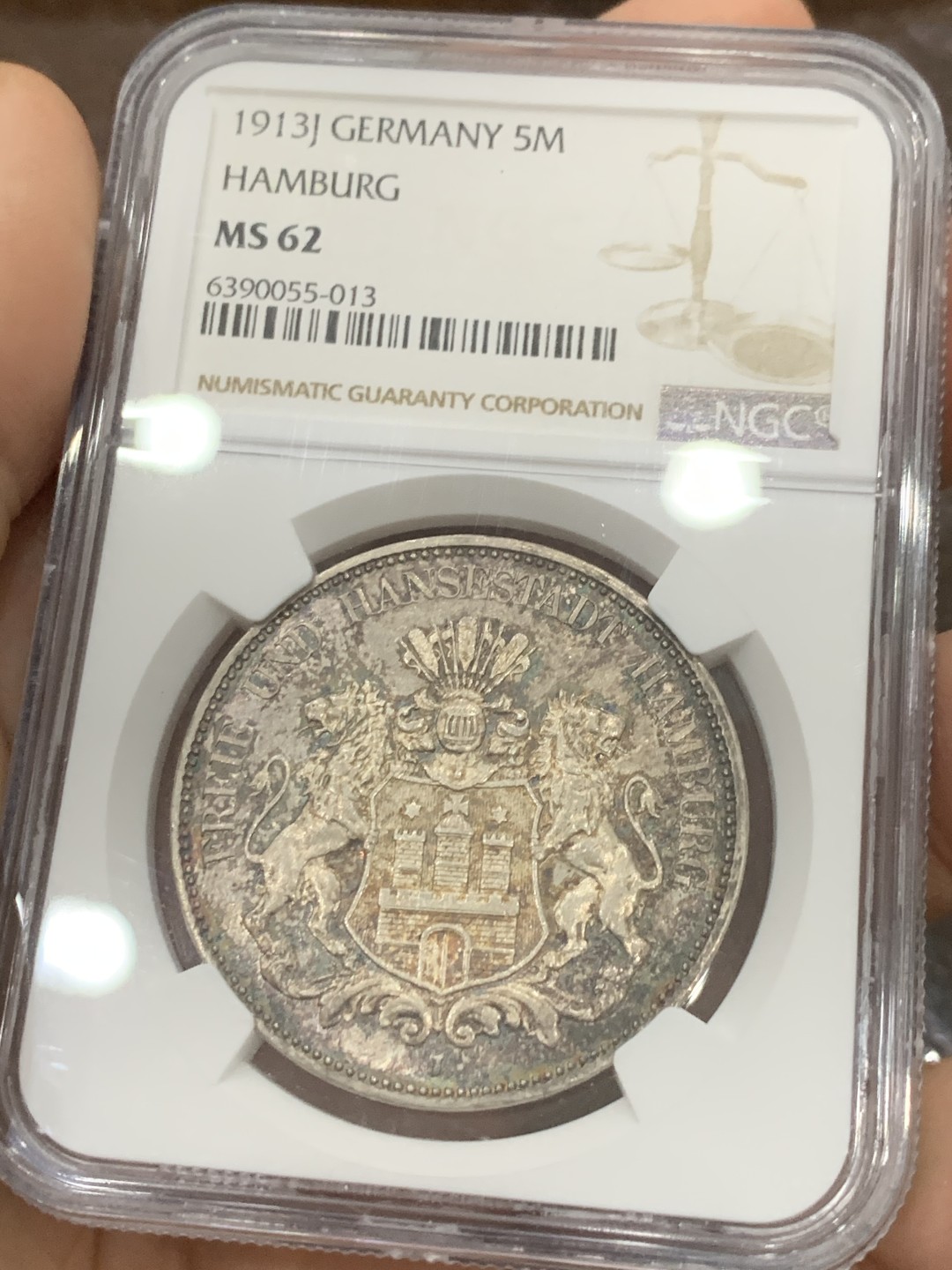 《竞宝斋》第118场-周日，周一 ，2场连拍（全场包邮） NGC MS62 德国汉堡1913年双狮5马克银币五彩镜面底板