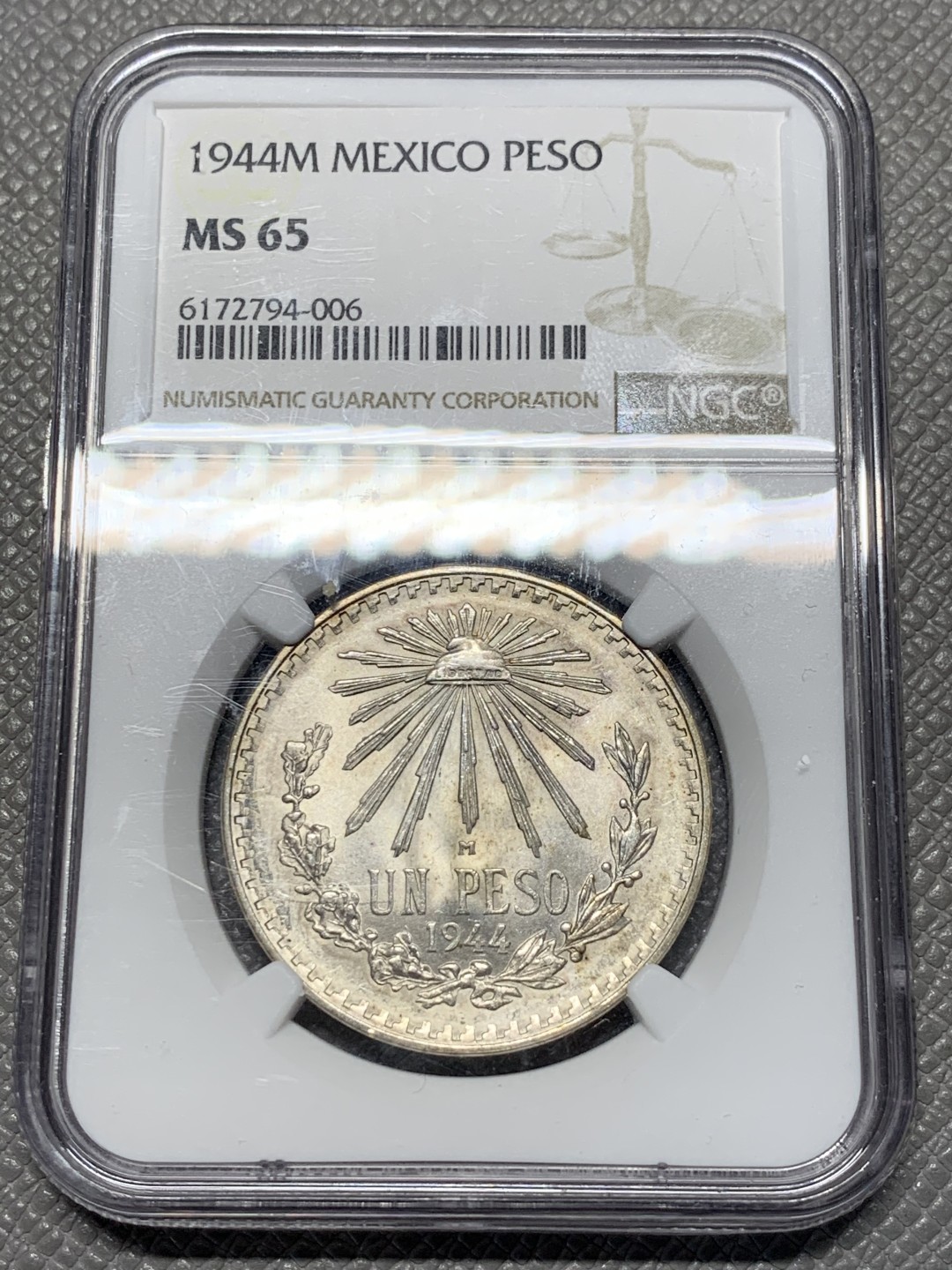 《竞宝斋》第118场-周日，周一 ，2场连拍（全场包邮） NGC MS65 墨西哥 1944年 1比索 银币