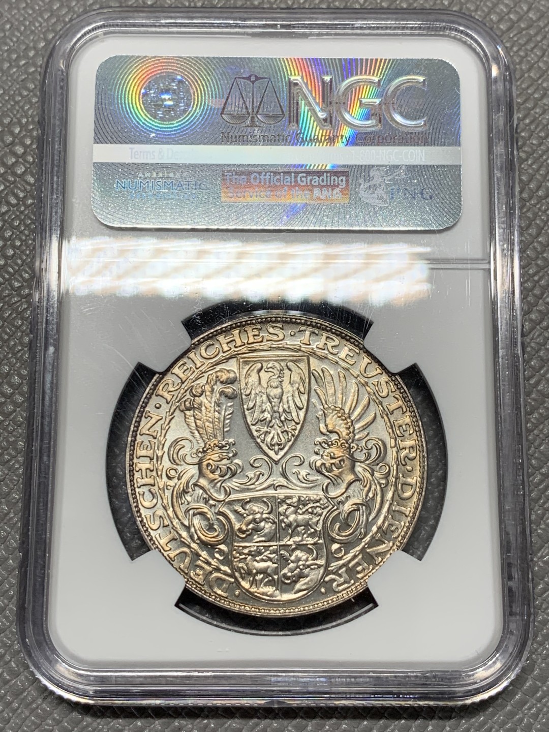 《竞宝斋》第118场-周日，周一 ，2场连拍（全场包邮） NGC-MS65 德国1927年兴登堡80大寿5马克 币形章 卡尔哥茨设计银章中工种认可度最高的一款 淡黄色均匀包浆味道不错