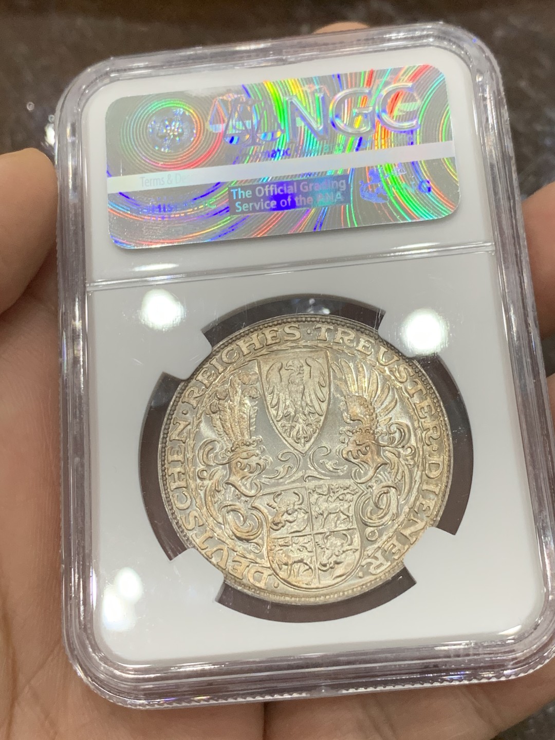 《竞宝斋》第118场-周日，周一 ，2场连拍（全场包邮） NGC-MS65 德国1927年兴登堡80大寿5马克 币形章 卡尔哥茨设计银章中工种认可度最高的一款 淡黄色均匀包浆味道不错