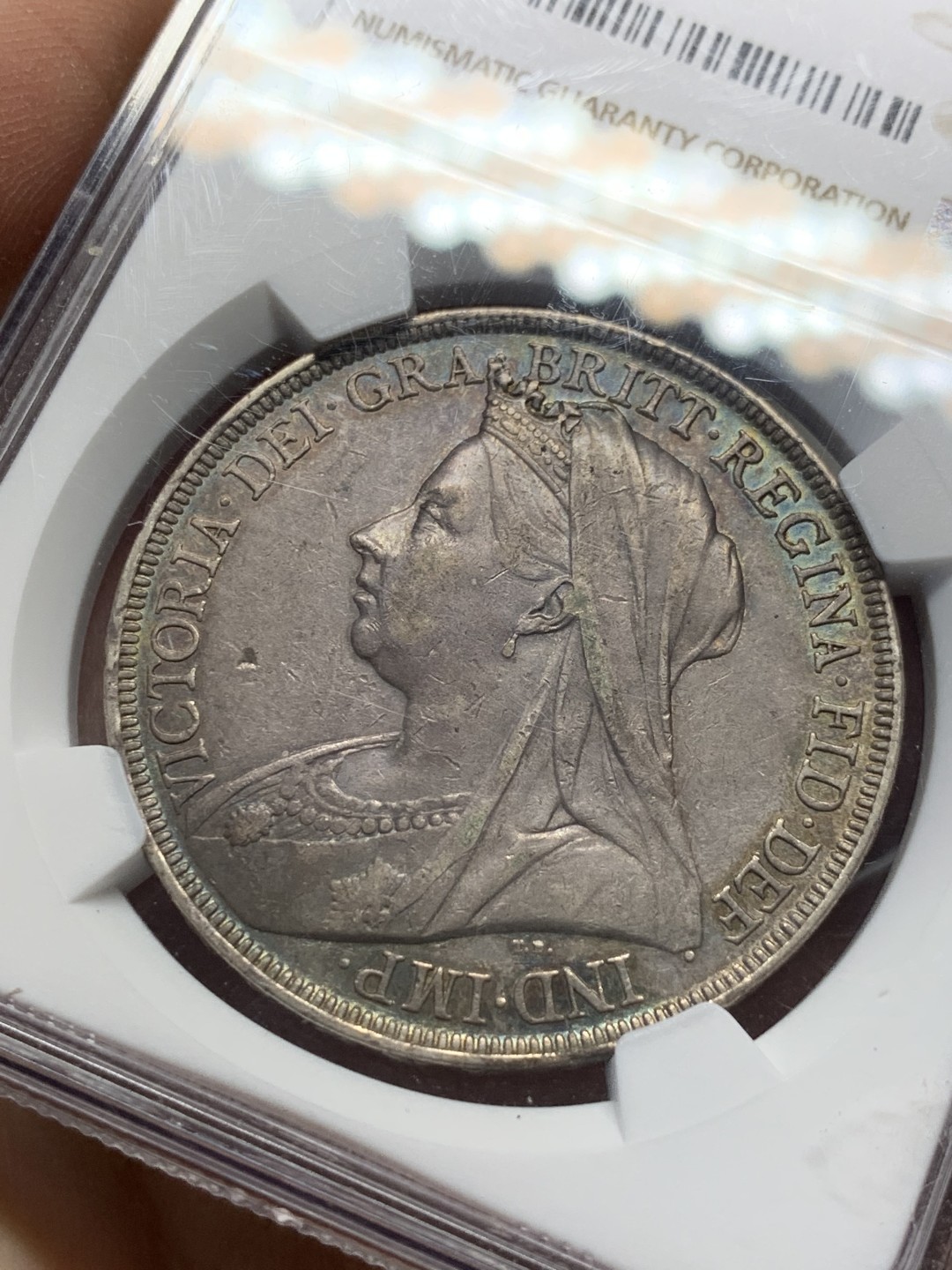 《竞宝斋》第118场-周日，周一 ，2场连拍（全场包邮） NGC AU50 英国 1897年 LX版 披纱 克朗大银币深五彩包浆 很不错