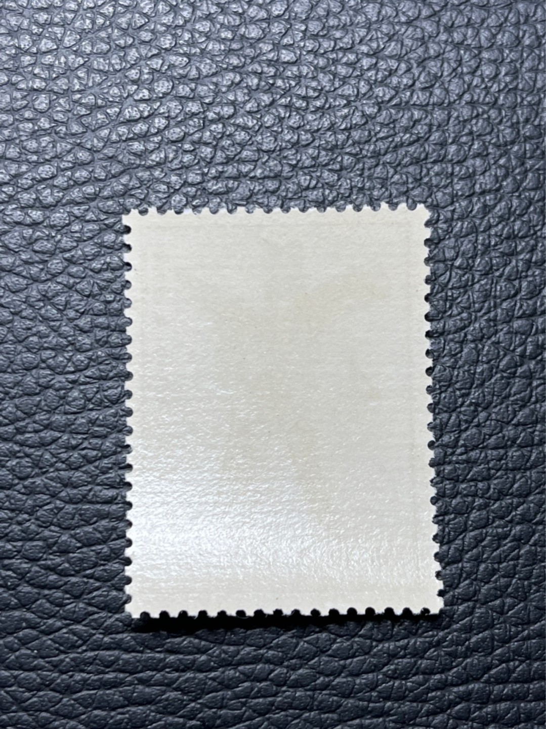 洪涛臻品批发群  精选邮票限时拍卖第九十八期 【评级推荐】特63青铜器  8-1新票一枚，版撕全品嘎嘎绝，齿孔饱满圆润，白胶润泽无任何瑕疵，ASG评级搏分首选，包OG。