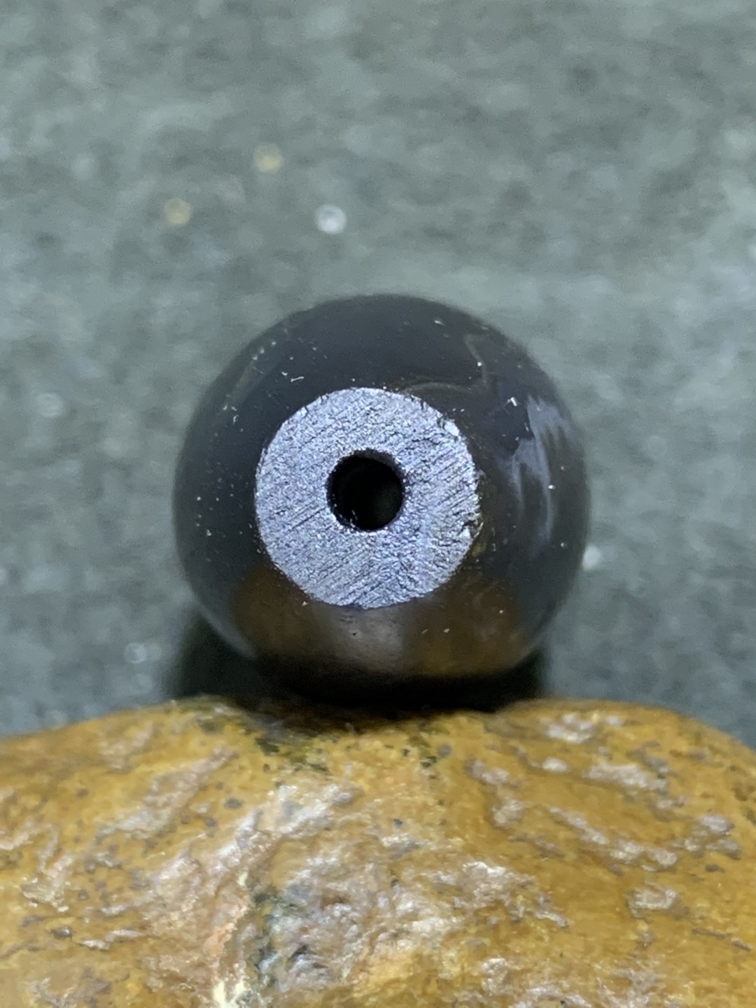 精美天然罕见冰种蓝玉髓亚光九眼页岩石蒙天珠天珠一颗