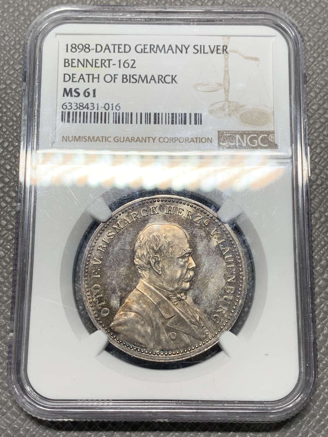 《竞宝斋》第118场-周日，周一 ，2场连拍（全场包邮） NGC-MS61 德国1898年俾斯麦逝世纪念银章，这是俾斯麦逝世银章少见的一款。厚重黑色包浆，非常漂亮