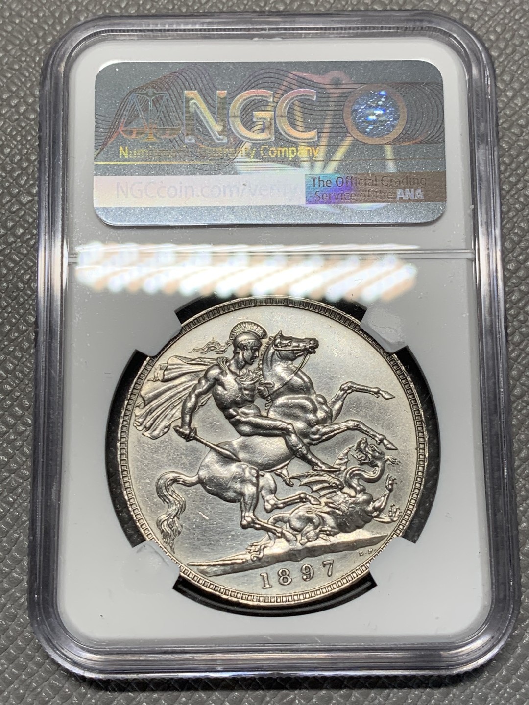 《竞宝斋》第118场-周日，周一 ，2场连拍（全场包邮） NGC AU 英国 1897年 维多利亚 披纱 马剑克朗 大银币 高点在 磨损小 UNC品