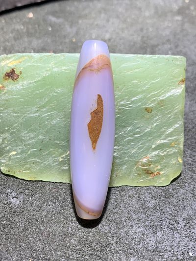 精美高玉化巴西玛瑙朱砂点天珠形桶珠一个， - 精美高玉化巴西玛瑙朱砂点天珠形桶珠一个，