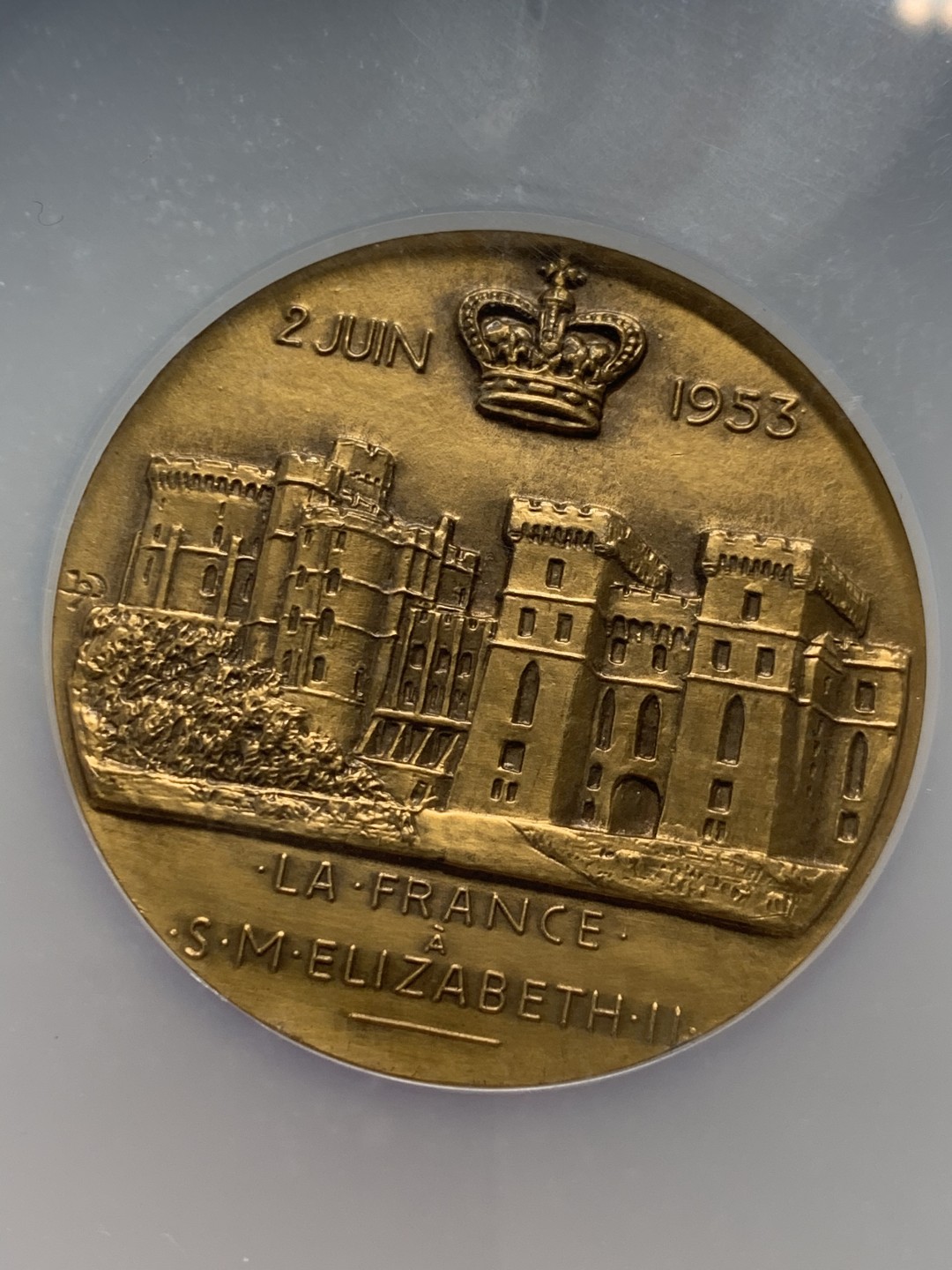 《竞宝斋》第118场-周日，周一 ，2场连拍（全场包邮） NGC UNC 1953年英国伊丽莎白二世女王加冕纪念章 大盒封装 少见