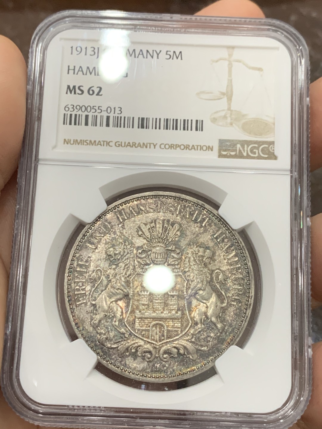 《竞宝斋》第118场-周日，周一 ，2场连拍（全场包邮） NGC MS62 德国汉堡1913年双狮5马克银币五彩镜面底板