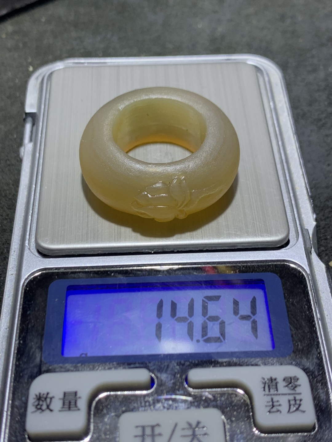 精美亚光高润度冻料漂金沙蒙料战国红玛瑙雕刻荷花扳指一个