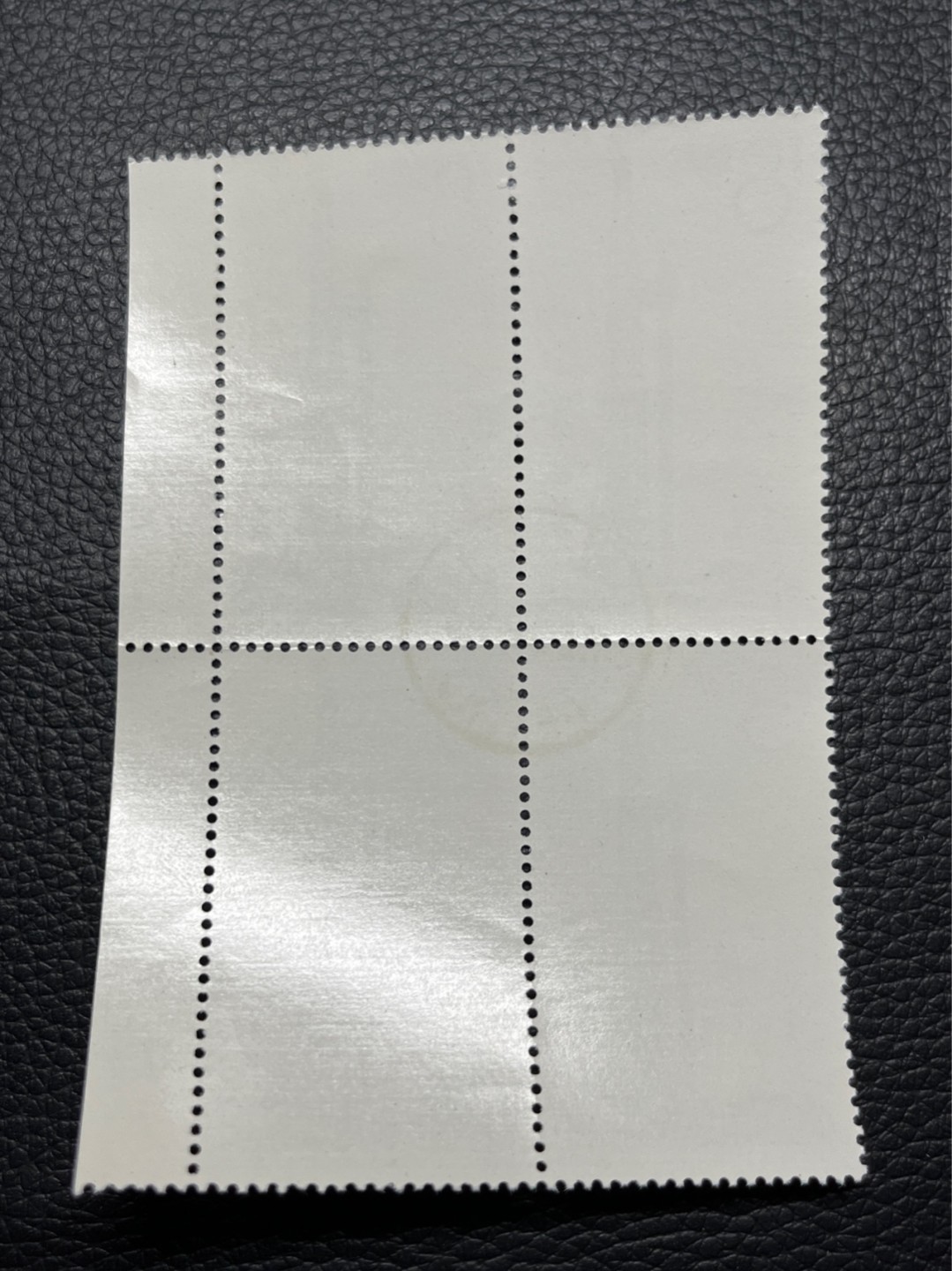 洪涛臻品批发群  精选邮票限时拍卖第九十七期 特67石油 5-2盖销 4方连一组，几乎全品，非常漂亮。解放初的经典票，整版撕开，面艳胶白，票挺洁净，齿孔完美，收藏评级两相宜。老纪特的版票资源十分稀缺难寻，机会来临时必须抓住。(图4赵涌近期成交价做参考)
