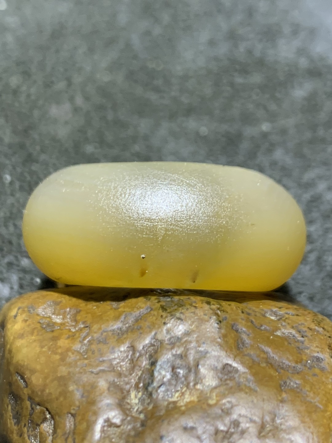 精美亚光高润度冻料漂金沙蒙料战国红玛瑙雕刻荷花扳指一个