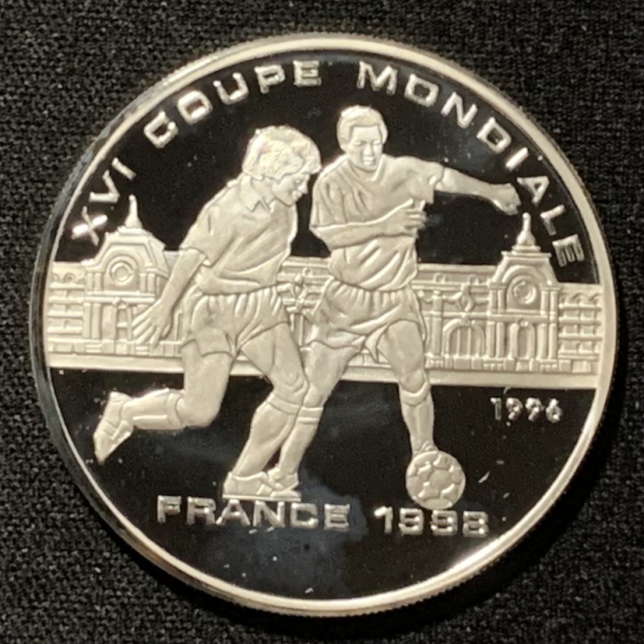 紫瑗钱币——第324期拍卖 刚果 1996年 法国世界杯 带球 1000法郎 15克 0.999银 精制