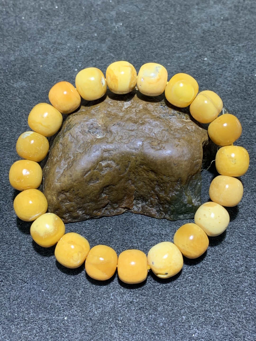 精美高玉化缅甸黄玉老形桶珠手串一条！