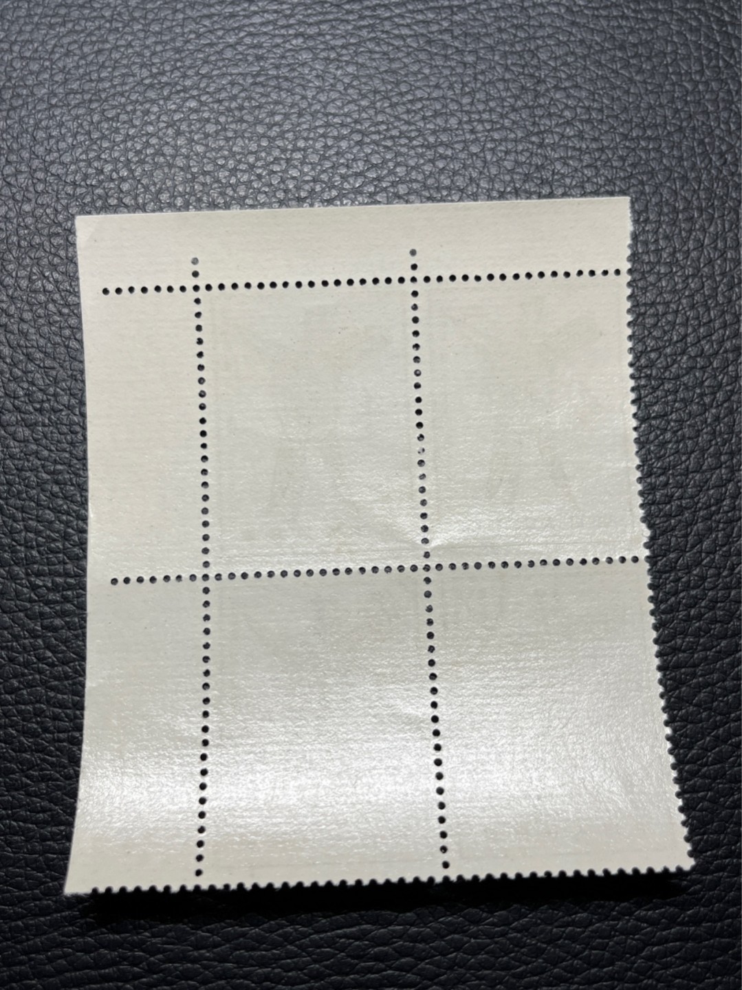 洪涛臻品批发群  精选邮票限时拍卖第九十七期 特63青铜器8-1 盖销  3连一组，版撕全品嘎嘎绝， 解放初的经典票，整版撕开，面艳胶白，票挺洁净，齿孔完美，收藏评级两相宜，老纪特的版票资源十分稀缺难寻，机会来临时必须抓住