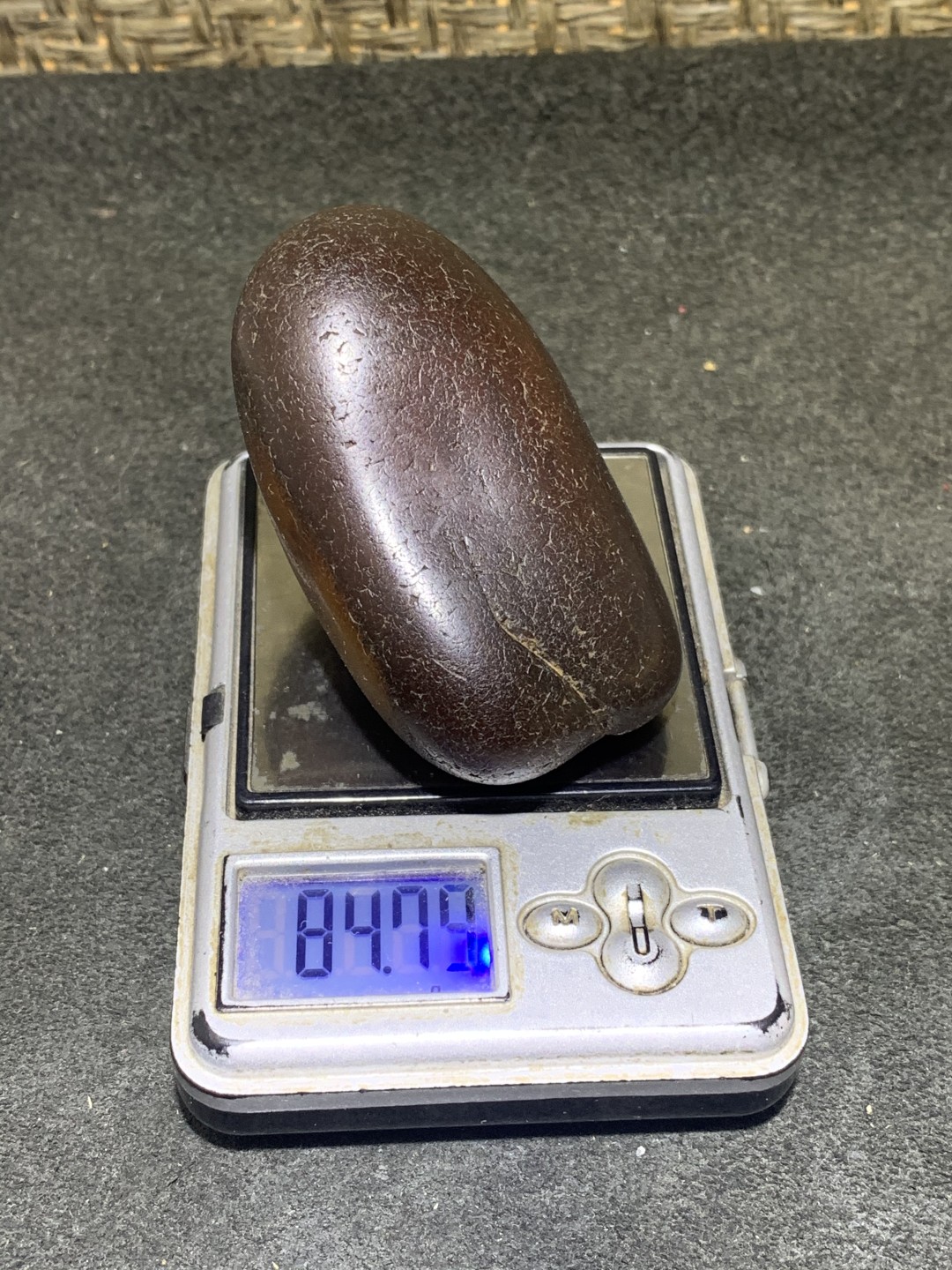 精美天然马达加斯加玛瑙原石把件，摆件一个，