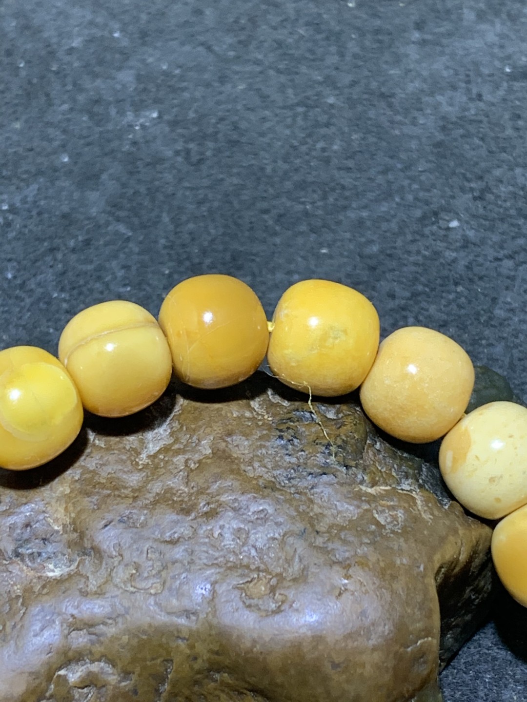 精美高玉化缅甸黄玉老形桶珠手串一条！