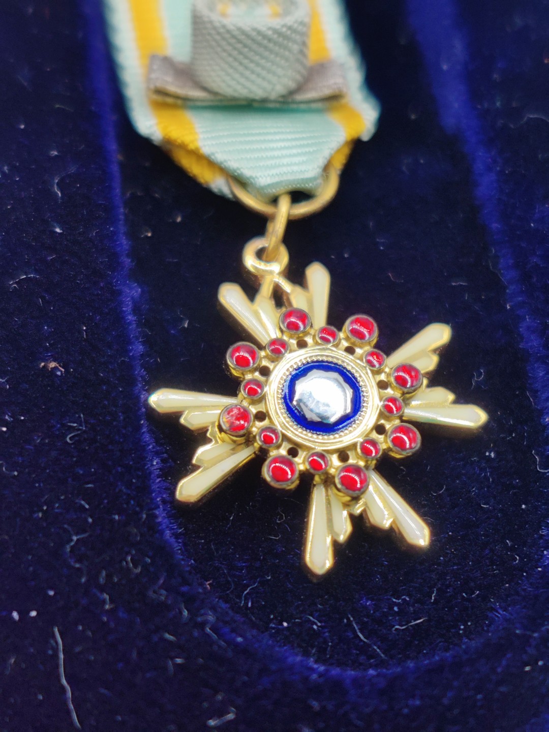 全场0元起拍 第17期 咸鱼国勋章拍卖专场 11月27日（周日）下午6：00开始 稀有 日本三等瑞宝章 迷你章 纯银 镀金 造币局制 定制价格4万-6万日元左右