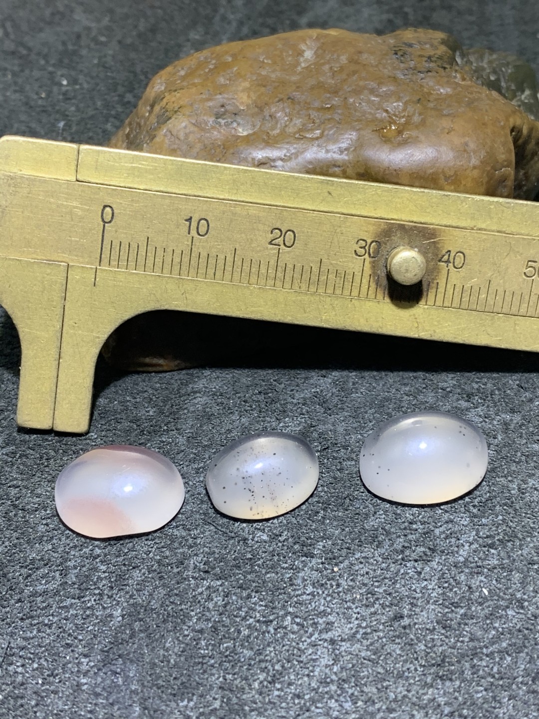 南红玛瑙荔枝冻通货戒面3个，