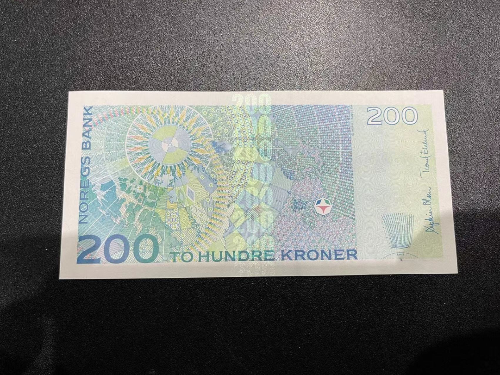 《外钞收藏家》第二百二十一期（连拍第二场） 1994年挪威200克朗 全新 中间有一道压痕请注意