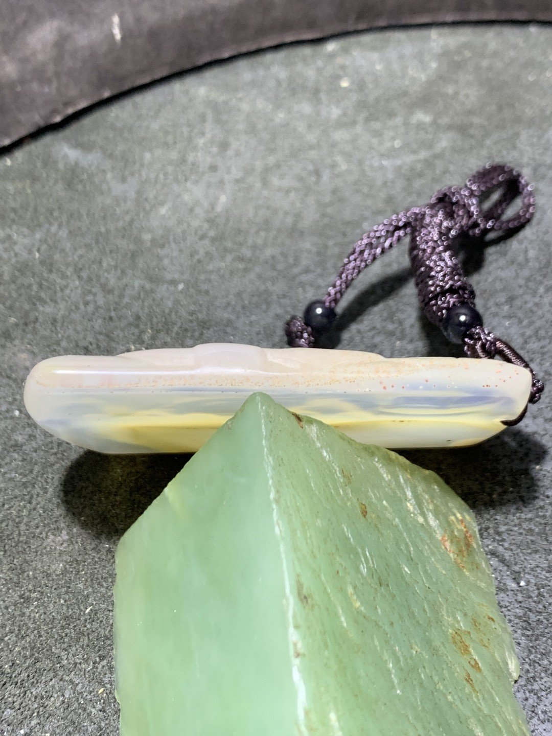 精美天然马达加斯加飘朱砂玛瑙雕刻观音菩萨牌子一个，
