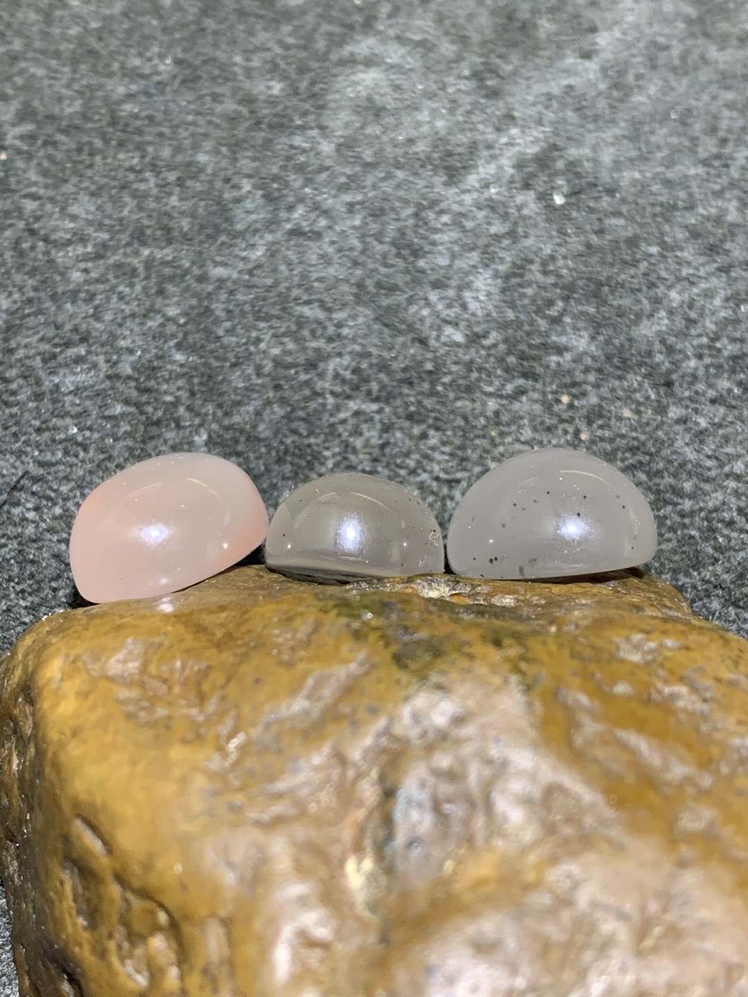南红玛瑙荔枝冻通货戒面3个，