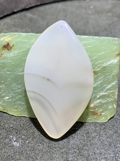 精美高玉化冰透海洋玉髓随形吊坠一个！ - 精美高玉化冰透海洋玉髓随形吊坠一个！