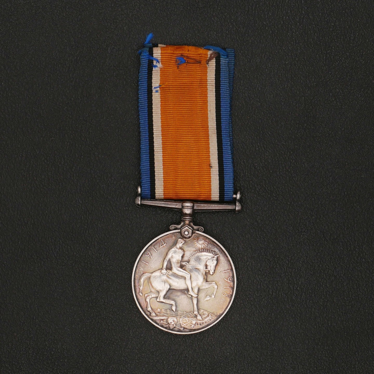 勋章奖章交易所11月26日拍卖 银质英国一战奖章，授予皇家卫戍炮兵瓦尔特佩里，送电子版档案