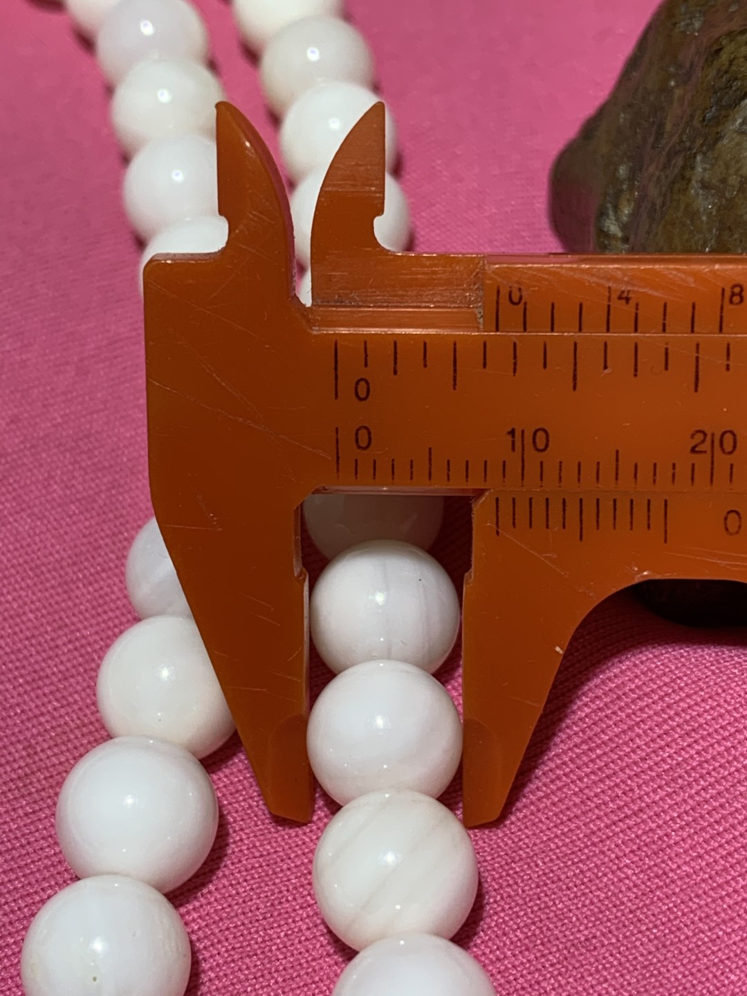 深海奶白高玉化贝化玉108佛珠手串一条，