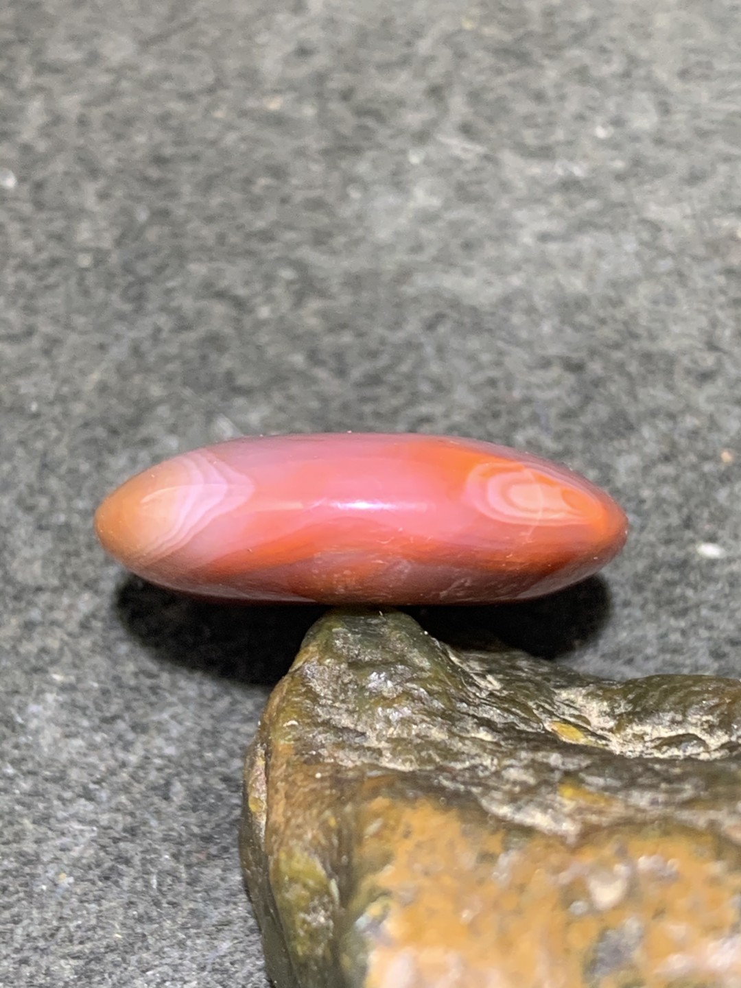 精美川料南红玛瑙平安扣一个，