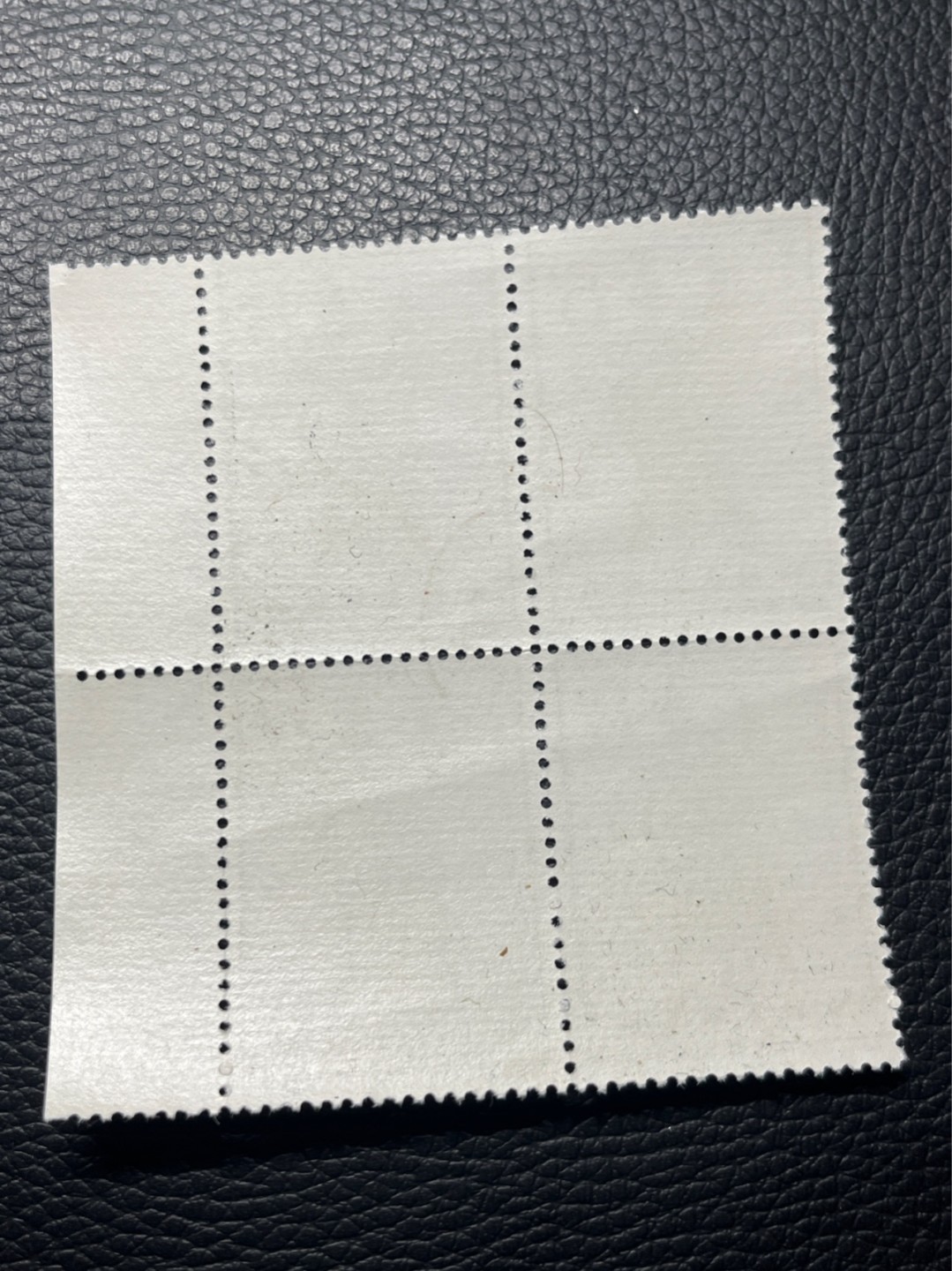 洪涛臻品批发群  精选邮票限时拍卖第九十三期 特63青铜器8-3 盖销  4方连一组，版撕全品轻微压痕， 解放初的经典票，整版撕开，面艳胶白，票挺洁净，齿孔完美，收藏评级两相宜，老纪特的版票资源十分稀缺难寻，机会来临时必须抓住