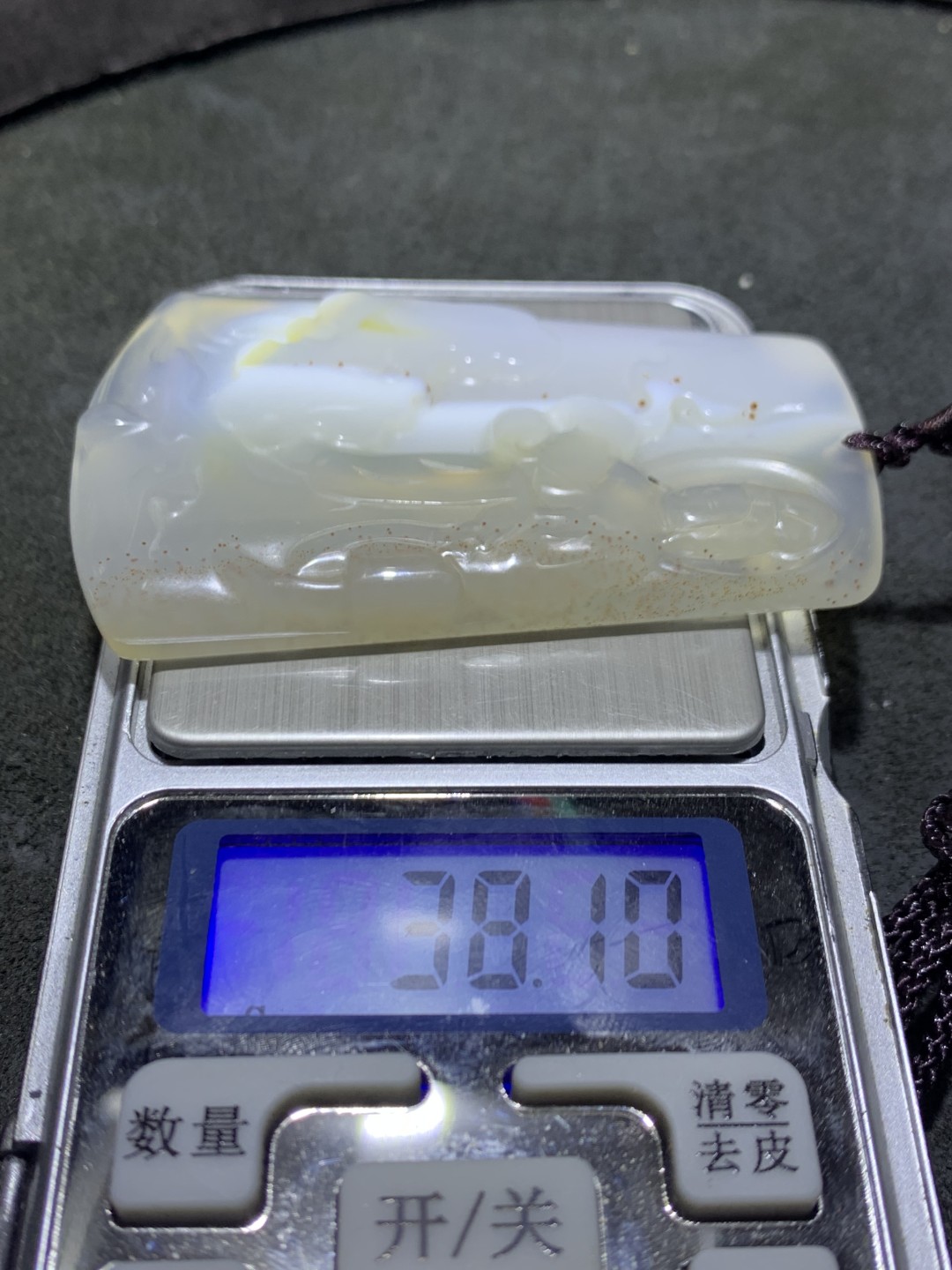 精美天然马达加斯加飘朱砂玛瑙雕刻观音菩萨牌子一个，