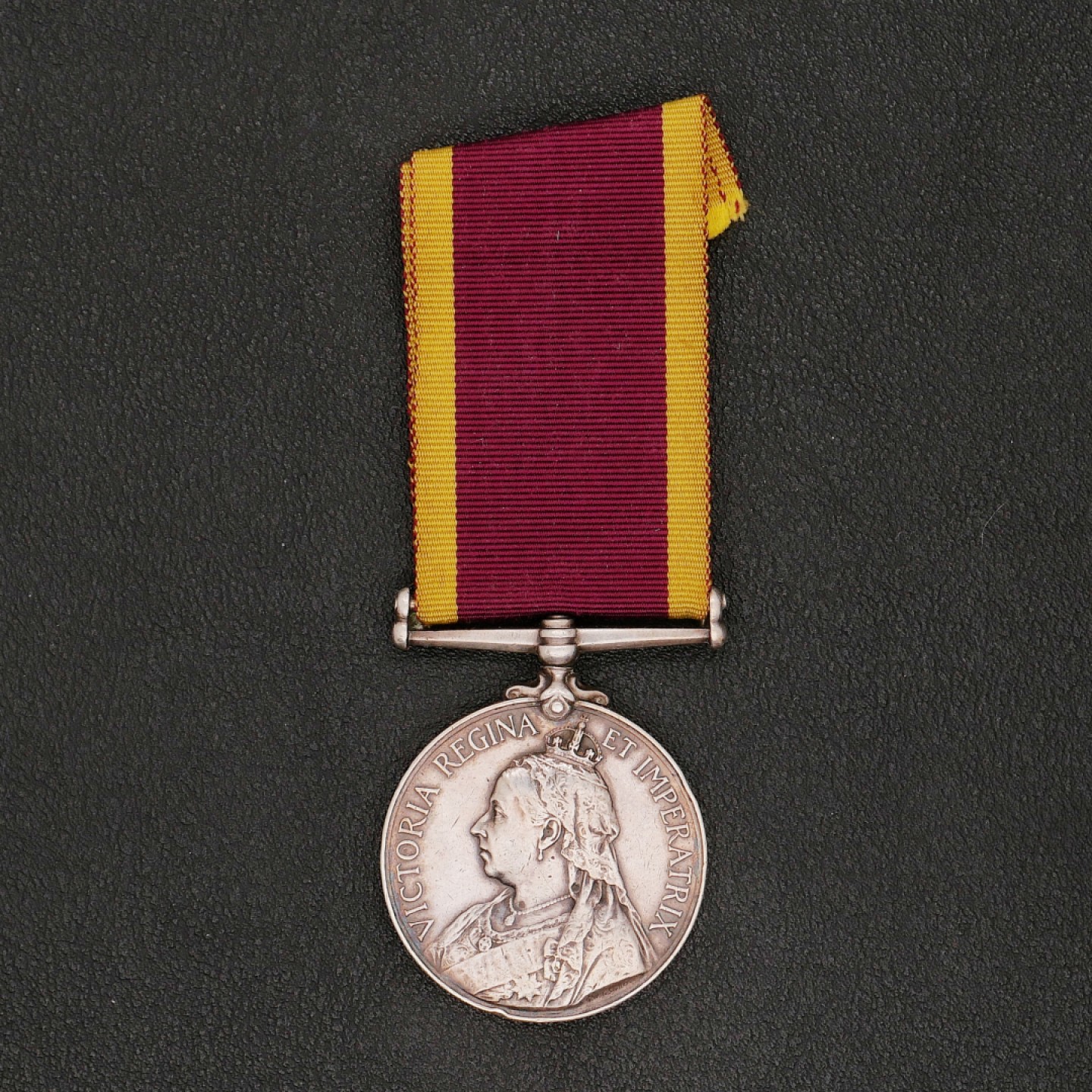 勋章奖章交易所11月26日拍卖 银质英国1900庚子侵华奖章，授予皇家海军仙人掌号巡洋舰二等兵克里斯丁（军籍号187754），奖章编号316，附送电子档案