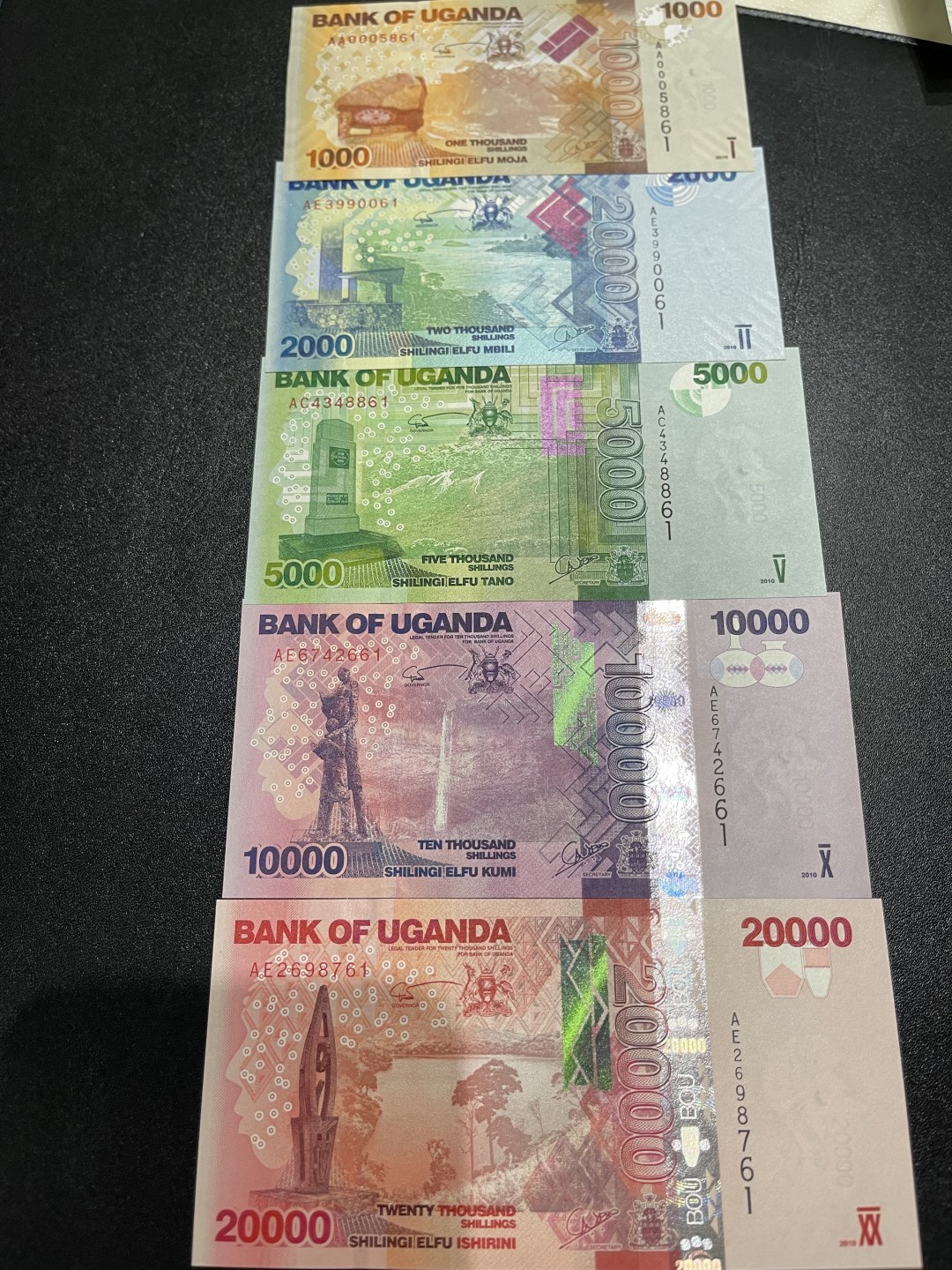 《外钞收藏家》第二百二十一期（连拍第二场） 乌干达1000-20000 五张一起 全新UNC 尾2同61