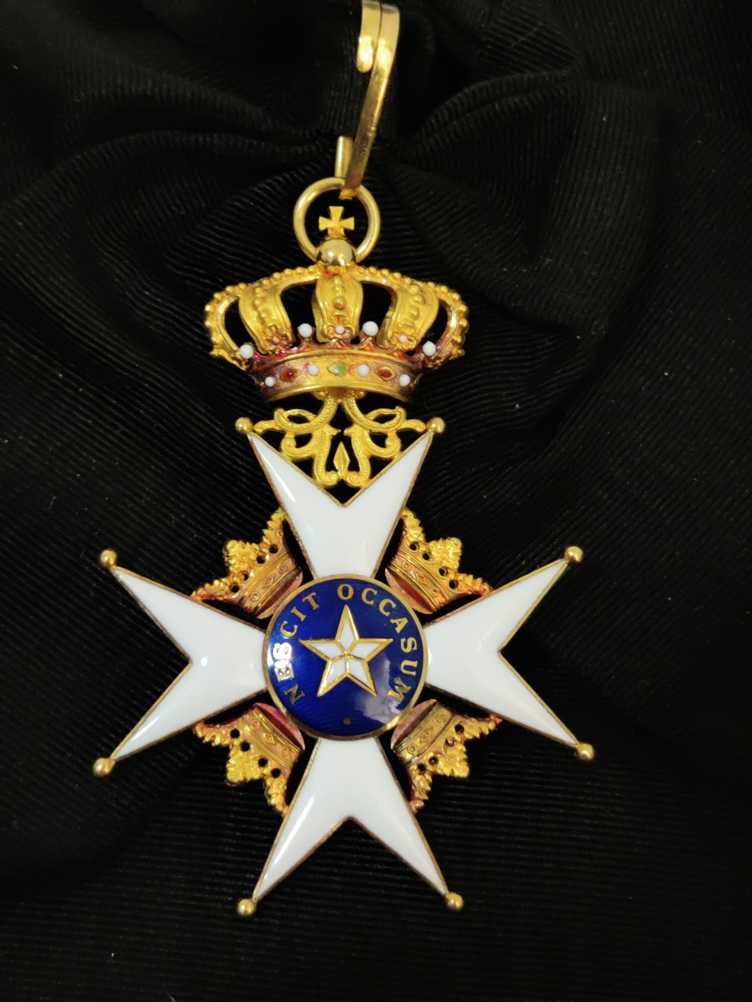 全场0元起拍 第17期 咸鱼国勋章拍卖专场 11月27日（周日）下午6：00开始 瑞典大十字級北極星勳章大綬第三版魚鱗版銀質琺瑯