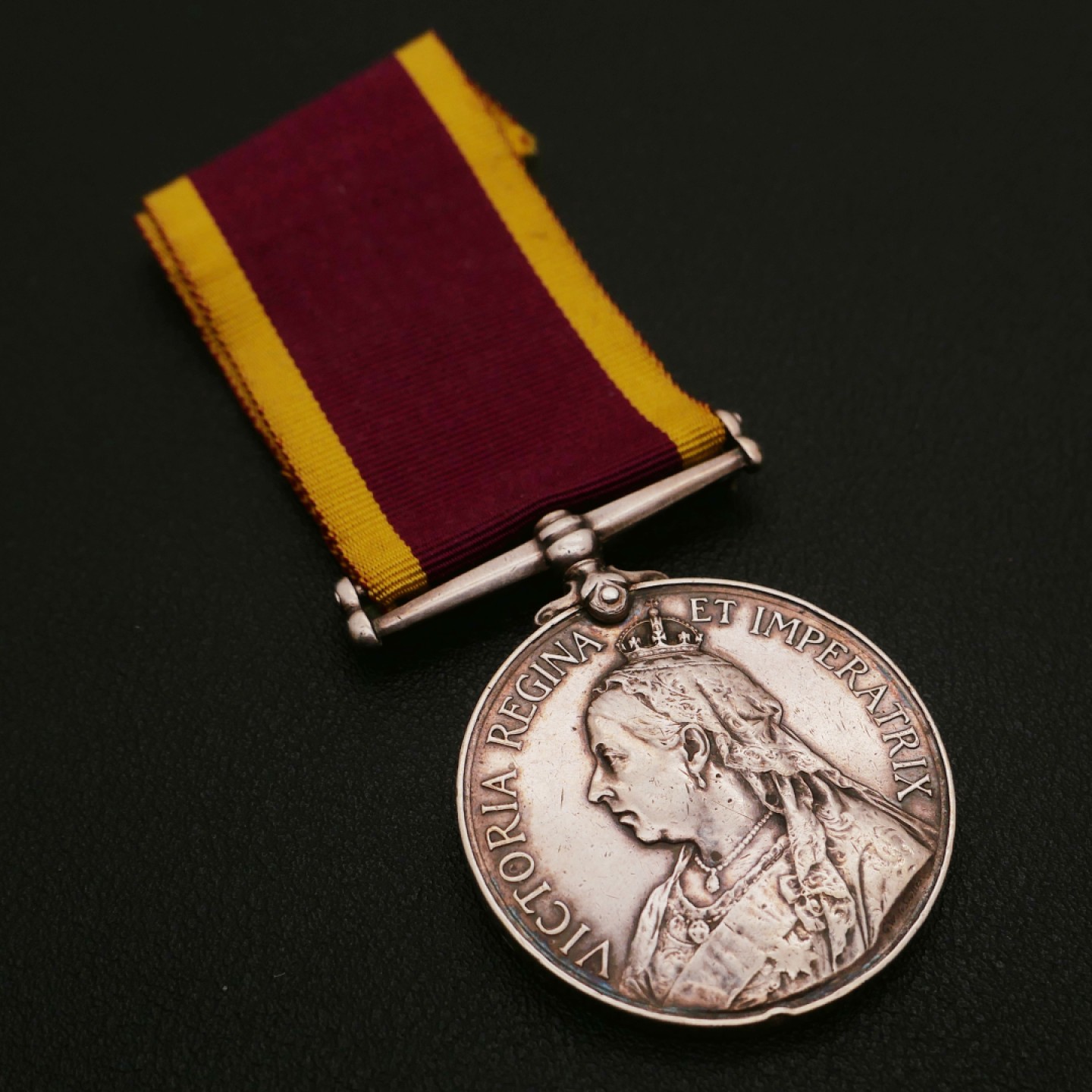 勋章奖章交易所11月26日拍卖 银质英国1900庚子侵华奖章，授予皇家海军仙人掌号巡洋舰二等兵克里斯丁（军籍号187754），奖章编号316，附送电子档案