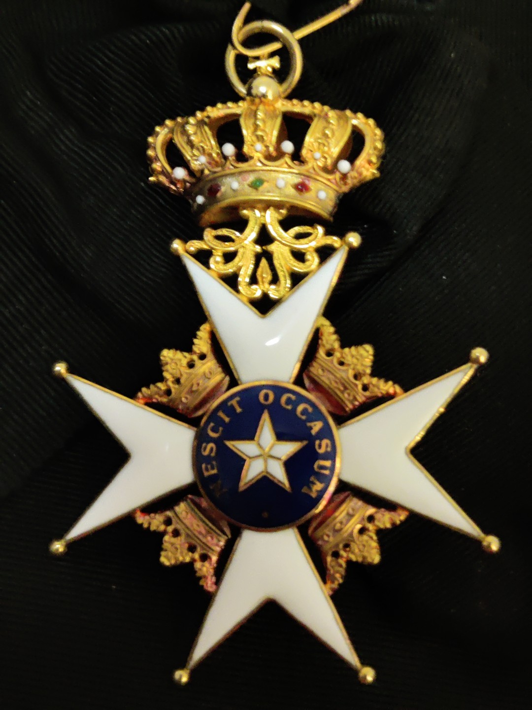 全场0元起拍 第17期 咸鱼国勋章拍卖专场 11月27日（周日）下午6：00开始 瑞典大十字級北極星勳章大綬第三版魚鱗版銀質琺瑯