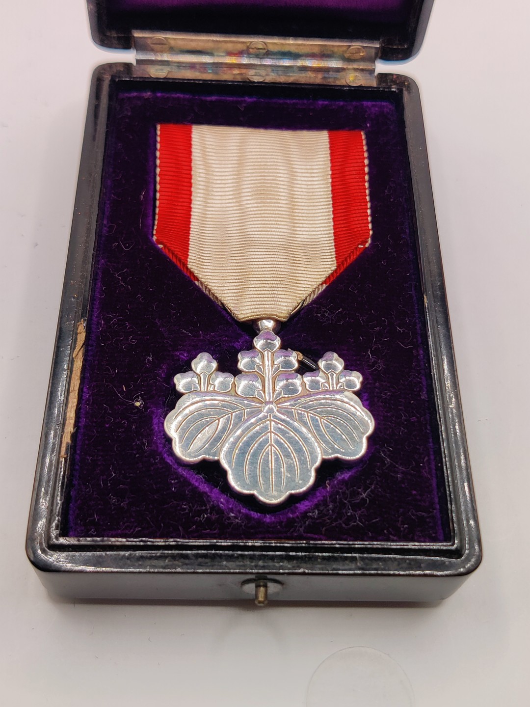 全场0元起拍 第17期 咸鱼国勋章拍卖专场 11月27日（周日）下午6：00开始 美品 日本二战时期 八等白叶章 纯银制