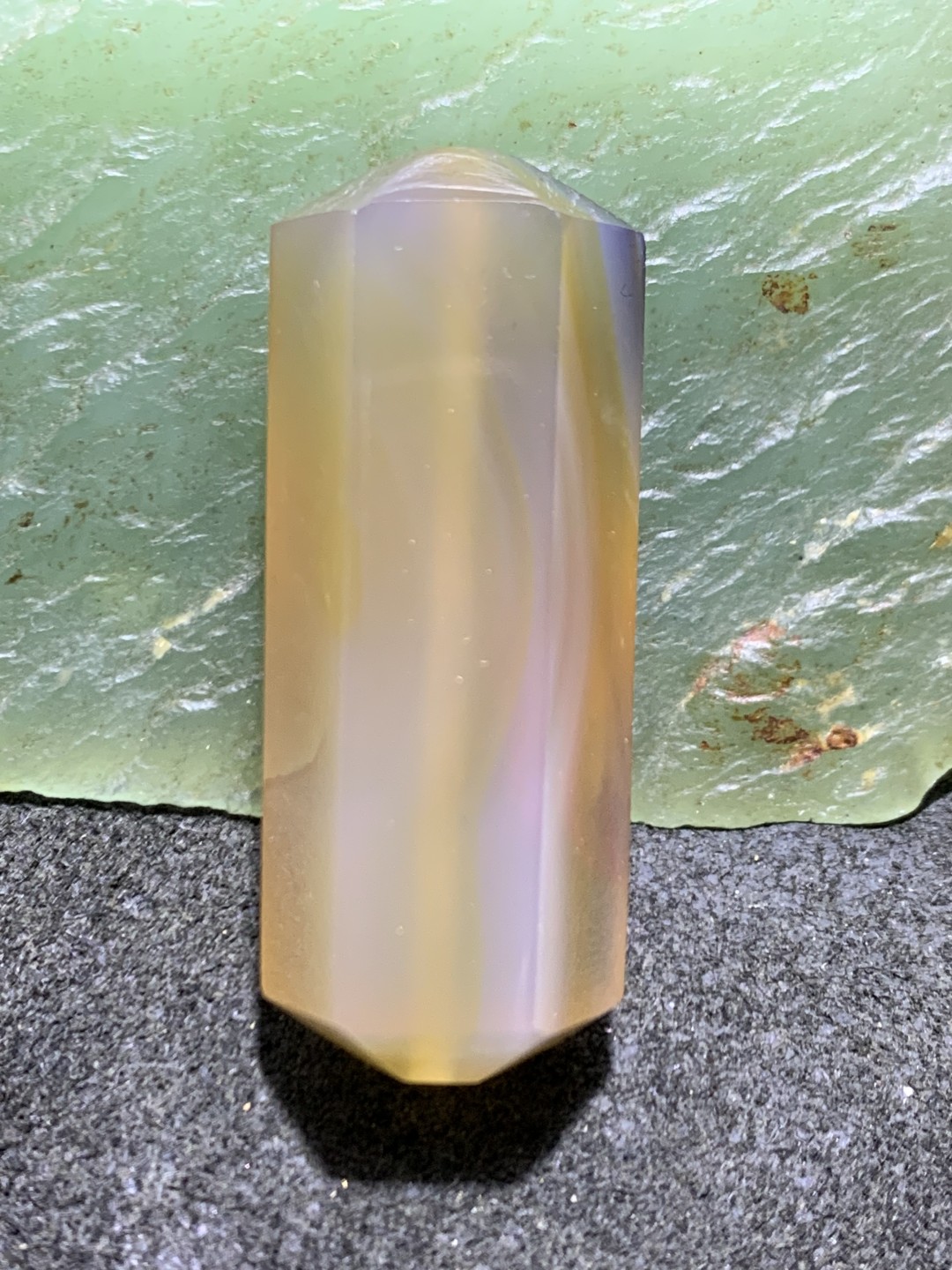 精美高玉化巴西玛瑙精工六棱珠一个，