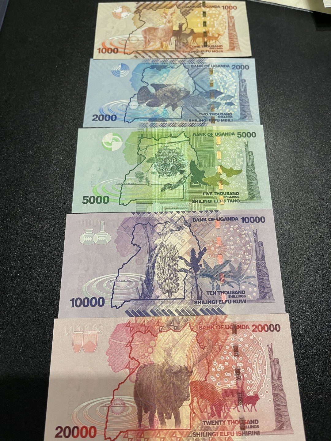 《外钞收藏家》第二百二十一期（连拍第二场） 乌干达1000-20000 五张一起 全新UNC 尾2同61