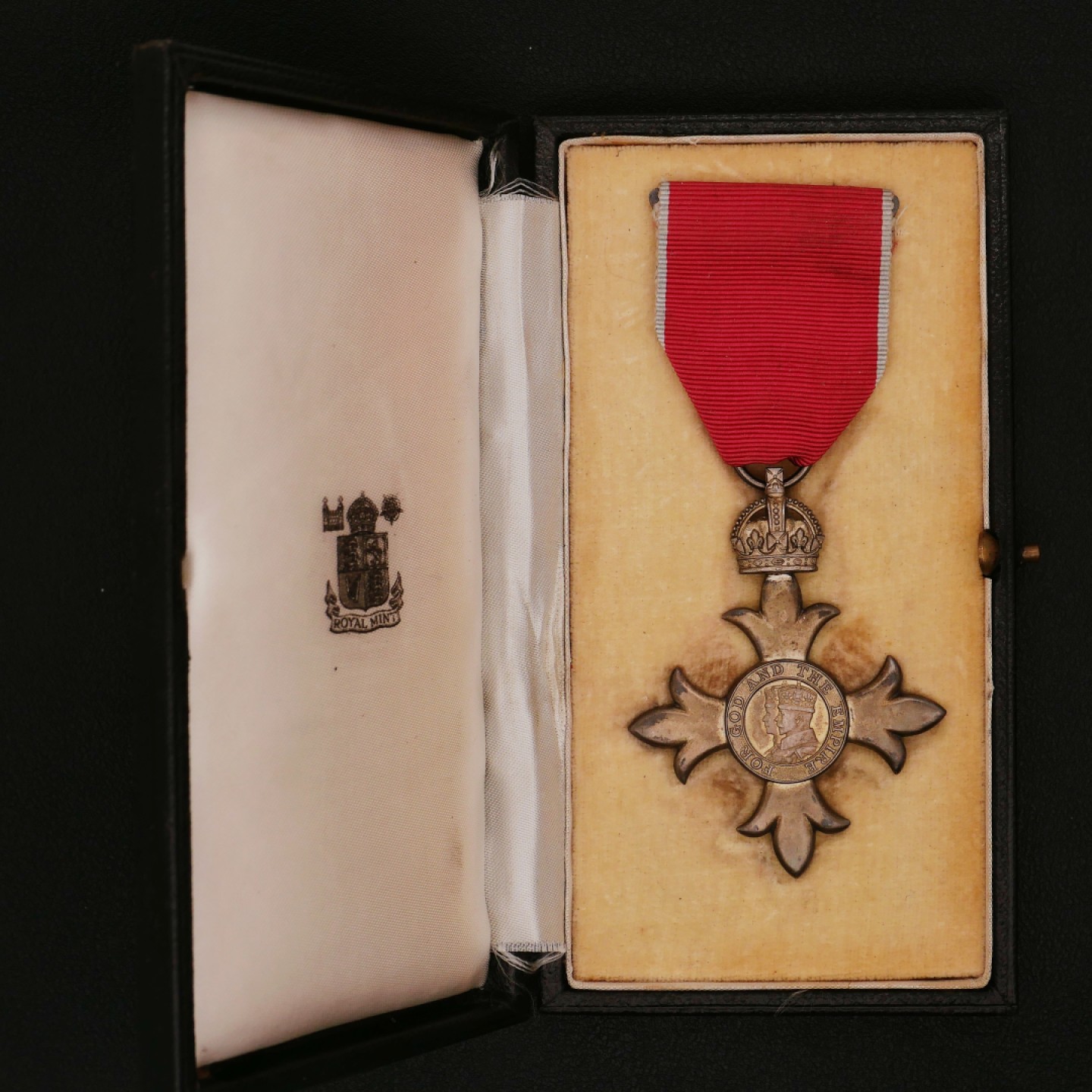 勋章奖章交易所11月26日拍卖 银质成员级大英帝国勋章