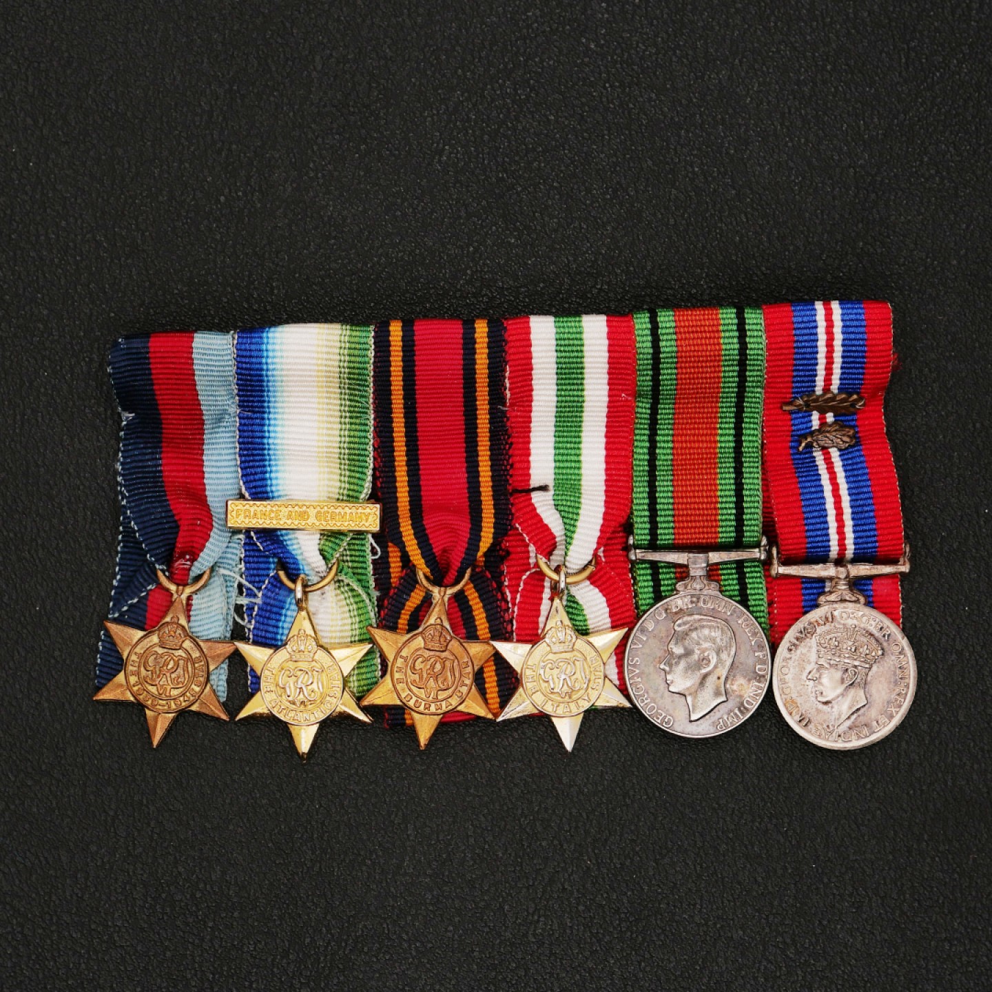 勋章奖章交易所11月26日拍卖 英国二战迷你奖章联排